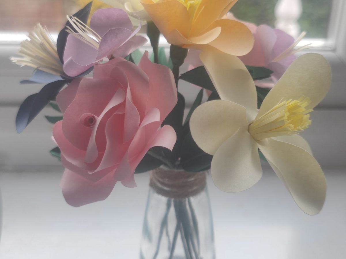 Small papercraft flower&nbsp;vase