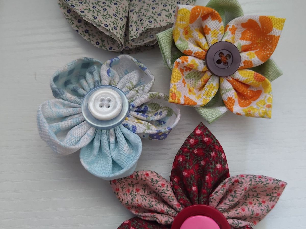 DIY Fabric flower hair&nbsp;clips