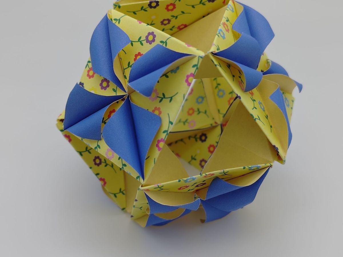 Kusudama – “Maki Hanabishi”