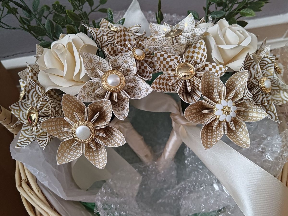 DIY Wedding Diaries from The Atelier – Paper flowers for matching bridesmaid&nbsp;bouquets